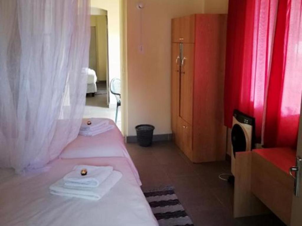 The Farmhouse Boutique Guesthouse And Beergarden Cc Outjo Extérieur photo