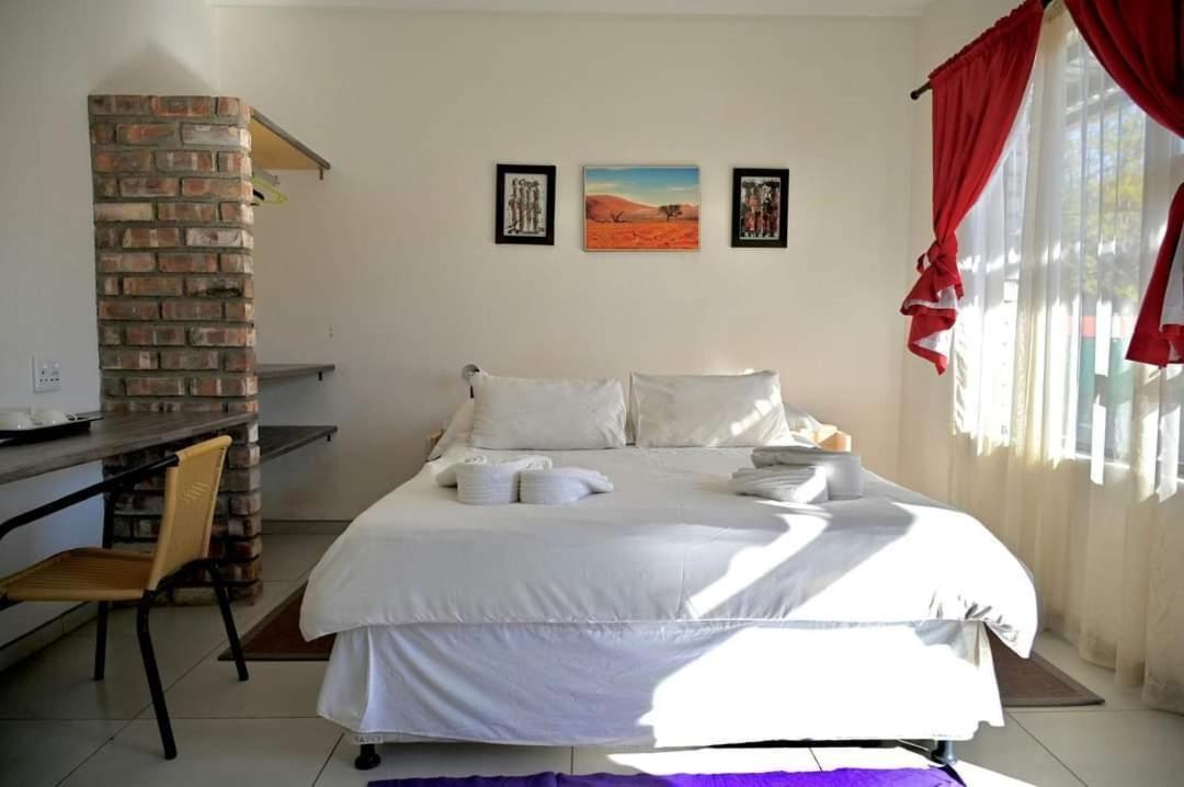 The Farmhouse Boutique Guesthouse And Beergarden Cc Outjo Chambre photo