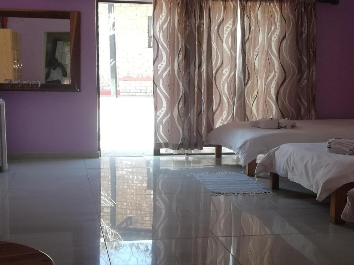 The Farmhouse Boutique Guesthouse And Beergarden Cc Outjo Chambre photo