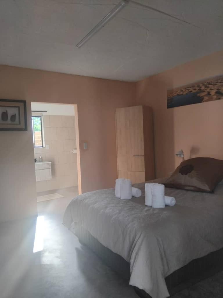 The Farmhouse Boutique Guesthouse And Beergarden Cc Outjo Extérieur photo